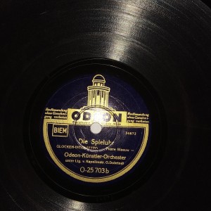 78rpm record ODEON DIE SPIELUHR / PETERSBURGER SCHLITTENFAHRT O.DOBRINDT 25cms